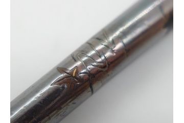 時代物　銀製　金象嵌?　龍キセル入れ　犬の親子木製根付　煙管&腰差し煙草入れ(提げ物、タバコ、たばこ入れ)(R-063978)