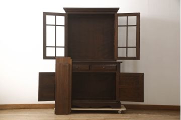 中古　美品　松本民芸家具　品の良さを感じさせるシックな佇まいのA型食器棚(キャビネット、収納棚、戸棚)(定価約55万円)(R-063982)