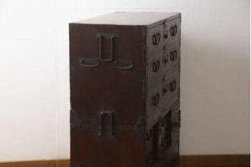 和製アンティーク　前面桐材　シックな色合いと品のある金具が魅力の重ね箪笥(整理箪笥、時代箪笥、衣装たんす、収納タンス、引き出し、閂、かんぬき)(R-063984)