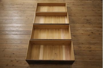 和製アンティーク　前面桐材　シックな色合いと品のある金具が魅力の重ね箪笥(整理箪笥、時代箪笥、衣装たんす、収納タンス、引き出し、閂、かんぬき)(R-063984)