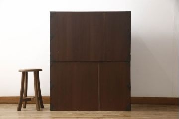 和製アンティーク　前面桐材　シックな色合いと品のある金具が魅力の重ね箪笥(整理箪笥、時代箪笥、衣装たんす、収納タンス、引き出し、閂、かんぬき)(R-063984)