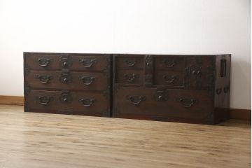 和製アンティーク　前面桐材　シックな色合いと品のある金具が魅力の重ね箪笥(整理箪笥、時代箪笥、衣装たんす、収納タンス、引き出し、閂、かんぬき)(R-063984)
