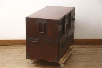 和製アンティーク　前面桐材　シックな色合いと品のある金具が魅力の箪笥サイドボード(サイドチェスト、引き出し、収納箪笥、整理たんす、ローチェスト、時代箪笥)(R-063986)