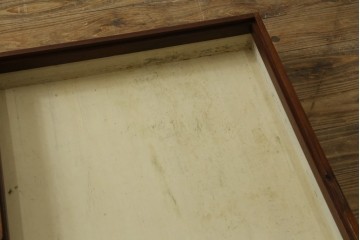 イギリスアンティーク　Lloyd’s Antiques(ロイズ・アンティークス)取り扱い　ウォールナット材　引き出し8杯　洗練されたデザインが上品なチェスト　(R-063988)
