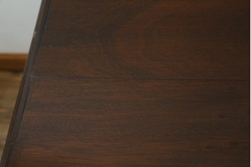 イギリスアンティーク　Lloyd’s Antiques(ロイズ・アンティークス)取り扱い　ウォールナット材　引き出し8杯　洗練されたデザインが上品なチェスト　(R-063988)