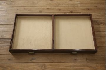 イギリスアンティーク　Lloyd’s Antiques(ロイズ・アンティークス)取り扱い　ウォールナット材　引き出し8杯　洗練されたデザインが上品なチェスト(ドロワー、ローチェスト、サイドチェスト)(R-063988)