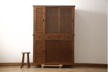 中古　ニレ材　上質な和の空間を演出する二段重ね水屋箪笥(キャビネット、食器棚、収納棚、戸棚)(R-063991)