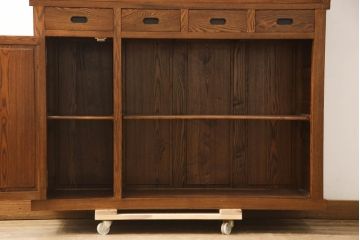 中古　ニレ材　上質な和の空間を演出する二段重ね水屋箪笥(キャビネット、食器棚、収納棚、戸棚)(R-063991)