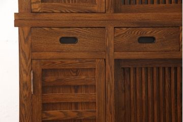 中古　ニレ材　上質な和の空間を演出する二段重ね水屋箪笥(キャビネット、食器棚、収納棚、戸棚)(R-063991)
