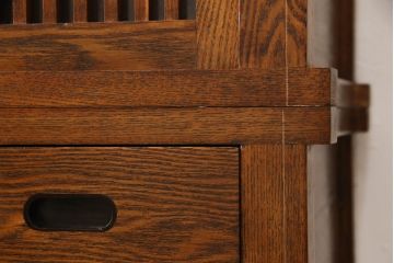 中古　ニレ材　上質な和の空間を演出する二段重ね水屋箪笥(キャビネット、食器棚、収納棚、戸棚)(R-063991)