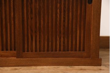 中古　ニレ材　上質な和の空間を演出する水屋箪笥サイドボード(サイドキャビネット、収納棚、戸棚、引き出し)(R-063993)