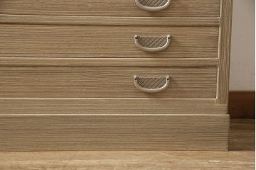 中古　美品　国産職人手造り　引き出し10杯　収納力抜群の高級総桐箪笥(小袖タンス、大丸、帯タンス、着物箪笥、和箪笥、衣装たんす、桐タンス)(R-063995)