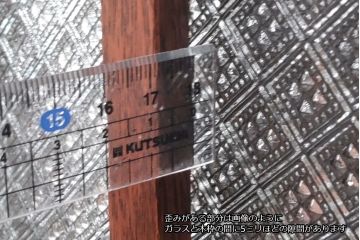 和製アンティーク　最高級　凝ったデザインが魅力的!大正ロマンな雰囲気香るプレスガラス入りキャビネット(ナラ(楢)材、収納棚、戸棚、食器棚)(R-063996)