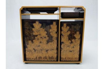 江戸〜明治　豪華! 大名物　金蒔絵　高盛蒔絵　黒漆塗り　梨地　銀松の実　上品な雰囲気と煌びやかなデザインが素敵な花見重(水筒、皿、器、野弁当箱、四段重箱)(R-064003)