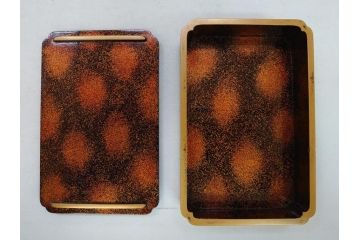 江戸〜明治　豪華! 大名物　金蒔絵　高盛蒔絵　黒漆塗り　梨地　銀松の実　上品な雰囲気と煌びやかなデザインが素敵な花見重(水筒、皿、器、野弁当箱、四段重箱)(R-064003)