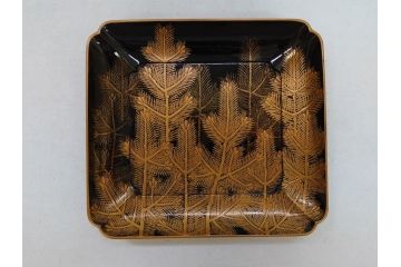 江戸〜明治　豪華! 大名物　金蒔絵　高盛蒔絵　黒漆塗り　梨地　銀松の実　上品な雰囲気と煌びやかなデザインが素敵な花見重(水筒、皿、器、野弁当箱、四段重箱)(R-064003)