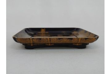江戸〜明治　豪華! 大名物　金蒔絵　高盛蒔絵　黒漆塗り　梨地　銀松の実　上品な雰囲気と煌びやかなデザインが素敵な花見重(水筒、皿、器、野弁当箱、四段重箱)(R-064003)
