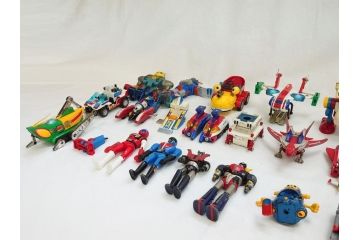 ポピー　ロボコン　ロボカー　ヘリキャプター　忍者　ヤッターマン　トッポジージョ　ロボットはっちゃん　マジンガーZ　超合金などの大量セット(ディスプレイ、おもちゃ、ロボット)(R-064004)