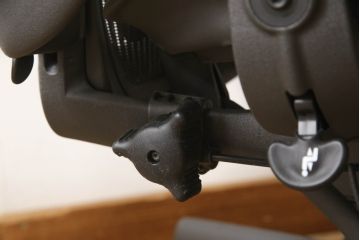中古　美品　Hermanmiller(ハーマンミラー社)　Aサイズ　座り心地を追求したアーロンチェア(ポスチャーフィット、オフィスチェア、アームチェア、ワークチェア)(R-064011)