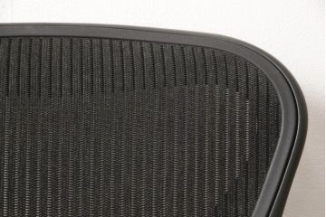 中古　美品　Hermanmiller(ハーマンミラー社)　Aサイズ　座り心地を追求したアーロンチェア(ポスチャーフィット、オフィスチェア、アームチェア、ワークチェア)(R-064011)