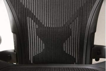 中古　美品　Hermanmiller(ハーマンミラー社)　Aサイズ　座り心地を追求したアーロンチェア(ポスチャーフィット、オフィスチェア、アームチェア、ワークチェア)(R-064011)