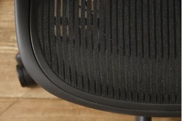 中古　美品　Hermanmiller(ハーマンミラー社)　Aサイズ　座り心地を追求したアーロンチェア(ポスチャーフィット、オフィスチェア、アームチェア、ワークチェア)(R-064011)