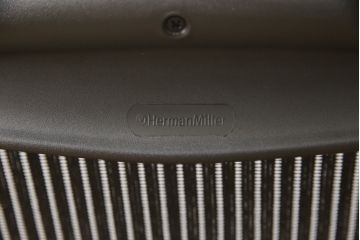中古　美品　Hermanmiller(ハーマンミラー社)　Aサイズ　座り心地を追求したアーロンチェア(ポスチャーフィット、オフィスチェア、アームチェア、ワークチェア)(R-064011)