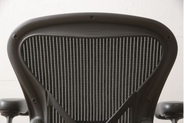 中古　美品　Hermanmiller(ハーマンミラー社)　Aサイズ　座り心地を追求したアーロンチェア(ポスチャーフィット、オフィスチェア、アームチェア、ワークチェア)(R-064011)