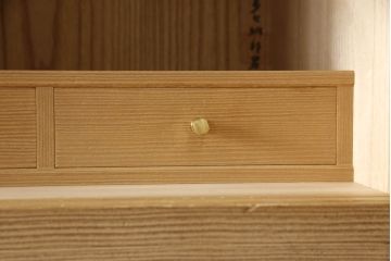 中古　最高級品　広島・府中家具　松創　木匠・多々納邦男　しっとりとした気品を漂わせる総桐箪笥(胴丸、桐たんす、和タンス、着物箪笥、引き出し、衣装箪笥)(定価約200万円)(R-064012)