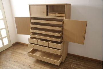 中古　最高級品　広島・府中家具　松創　木匠・多々納邦男　しっとりとした気品を漂わせる総桐箪笥(胴丸、桐たんす、和タンス、着物箪笥、引き出し、衣装箪笥)(定価約200万円)(R-064012)