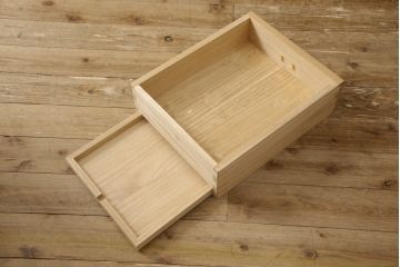 中古　最高級品　広島・府中家具　松創　木匠・多々納邦男　しっとりとした気品を漂わせる総桐箪笥(胴丸、桐たんす、和タンス、着物箪笥、引き出し、衣装箪笥)(定価約200万円)(R-064012)
