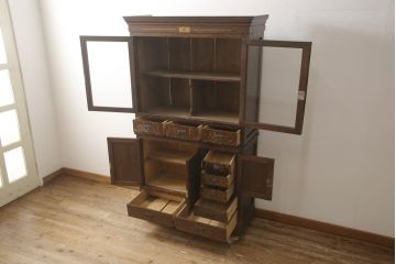和製アンティーク　高級品!!　古い洋館の大正ロマンな雰囲気漂うナラ材製キャビネット(収納棚、重ね戸棚、飾り棚、引き出し)(R-064013)