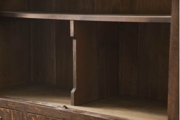 和製アンティーク　高級品!!　脚(台輪)付きリメイク　古い洋館の大正ロマンな雰囲気漂うナラ材製サイドボード(収納棚、戸棚、サイドキャビネット)(R-064014)