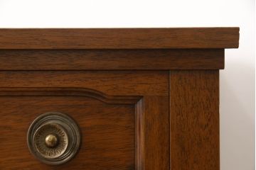 中古　DREXEL HERITAGE(ドレクセルヘリテイジ)　Triune(トライユン)　上品な佇まいが魅力のマホガニー材製サイドボード(サイドチェスト、引き出し)(定価約70万円)(R-064016)