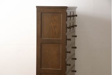中古　横浜クラシック家具　ノックオンウッド(knockonwood)　コロニアルシリーズ(Hand Made)　オーク材　クラシカルな佇まいのチェスト(引き出し、洋服タンス、ハイチェスト)(定価約33万円)(R-064019)