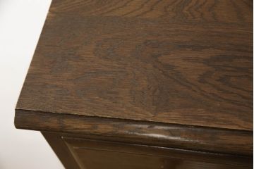 中古　横浜クラシック家具　ノックオンウッド(knockonwood)　コロニアルシリーズ(Hand Made)　オーク材　クラシカルな佇まいのチェスト(引き出し、洋服タンス、ハイチェスト)(定価約33万円)(R-064019)