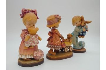イタリア　ANRI(アンリ)　「Wake Up Kiss(約17.5cm)」 「Little　nanny(約16.5cm)」　「Bunny Hug(約18cm)」　SarahKay(サラ・ケイ)　木彫り人形3体(置物、ウッドドール)(R-064022)
