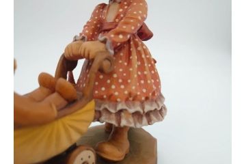 イタリア　ANRI(アンリ)　「Wake Up Kiss(約17.5cm)」 「Little　nanny(約16.5cm)」　「Bunny Hug(約18cm)」　SarahKay(サラ・ケイ)　木彫り人形3体(置物、ウッドドール)(R-064022)