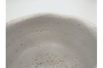 宮本武芳　深川庵　宮乃本窯　志野　茶碗(志埜、抹茶碗、茶道具、茶器、和食器、共箱付き)(R-064023)
