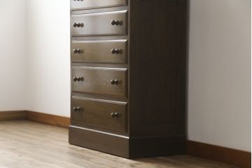 中古　横浜クラシック家具　ノックオンウッド(knockonwood)　コロニアルシリーズ(Hand Made)　オーク材　クラシカルな佇まいのチェスト(引き出し、洋服タンス、ハイチェスト)(定価約33万円)(R-064026)