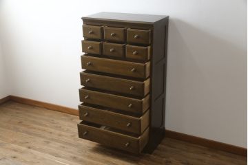 中古　横浜クラシック家具　ノックオンウッド(knockonwood)　コロニアルシリーズ(Hand Made)　オーク材　クラシカルな佇まいのチェスト(引き出し、洋服タンス、ハイチェスト)(定価約33万円)(R-064026)