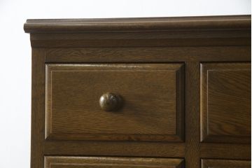 中古　横浜クラシック家具　ノックオンウッド(knockonwood)　コロニアルシリーズ(Hand Made)　オーク材　クラシカルな佇まいのチェスト(引き出し、洋服タンス、ハイチェスト)(定価約33万円)(R-064026)