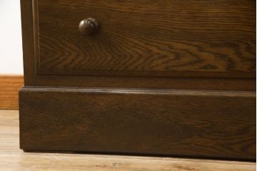 中古　横浜クラシック家具　ノックオンウッド(knockonwood)　コロニアルシリーズ(Hand Made)　オーク材　クラシカルな佇まいのチェスト(引き出し、洋服タンス、ハイチェスト)(定価約33万円)(R-064026)