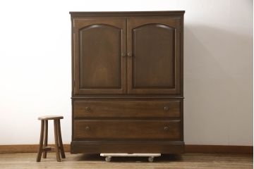 中古　横浜クラシック家具　ノックオンウッド(knockonwood)　クラシカルな佇まいのワードローブチェスト(洋服タンス、衣装タンス、引き出し、衣装盆、着物箪笥、キャビネット)(定価約60万円)(R-064027)