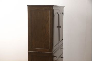 中古　横浜クラシック家具　ノックオンウッド(knockonwood)　クラシカルな佇まいのワードローブチェスト(洋服タンス、衣装タンス、引き出し、衣装盆、着物箪笥、キャビネット)(定価約60万円)(R-064027)