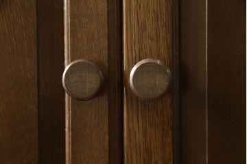 中古　横浜クラシック家具　ノックオンウッド(knockonwood)　クラシカルな佇まいのワードローブチェスト(洋服タンス、衣装タンス、引き出し、衣装盆、着物箪笥、キャビネット)(定価約60万円)(R-064027)