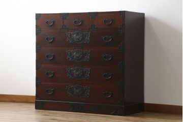 中古　欅産業　木目が美しく高級感溢れる漆塗りの仙台箪笥 (衣装箪笥、和タンス、引き出し、収納たんす、整理箪笥)(R-064033)