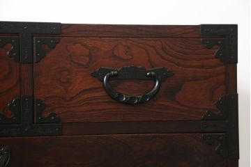 中古　欅産業　木目が美しく高級感溢れる漆塗りの仙台箪笥 (衣装箪笥、和タンス、引き出し、収納たんす、整理箪笥)(R-064033)