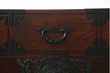 中古　欅産業　木目が美しく高級感溢れる漆塗りの仙台箪笥 (衣装箪笥、和タンス、引き出し、収納たんす、整理箪笥)(R-064033)