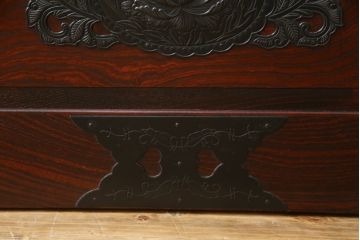 中古　欅産業　木目が美しく高級感溢れる漆塗りの仙台箪笥 (衣装箪笥、和タンス、引き出し、収納たんす、整理箪笥)(R-064033)